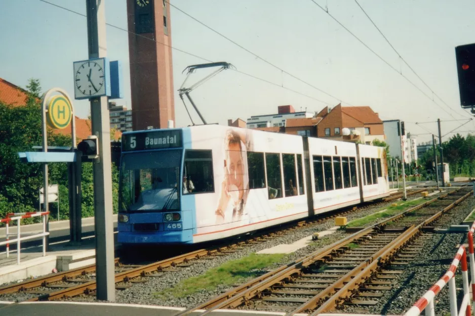Kassel Straßenbahnlinie 5 mit Niederflurgelenkwagen 465 am Baunatal Stadtmidte (1999)