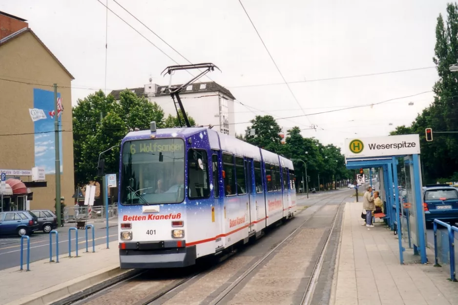 Kassel Straßenbahnlinie 6 mit Gelenkwagen 401 am Weserspitze (2003)