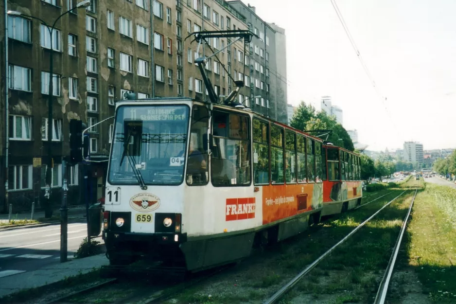 Kattowitz Straßenbahnlinie T11 mit Triebwagen 659 auf aleja Korfantego (2004)