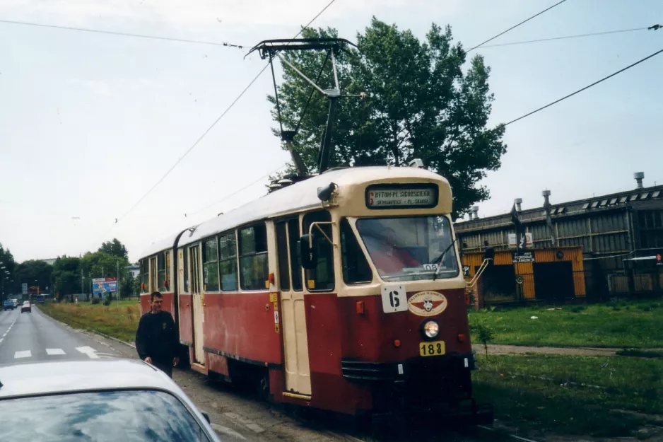 Kattowitz Straßenbahnlinie T6 mit Gelenkwagen 183 auf Weknowice Cynkownia (2004)