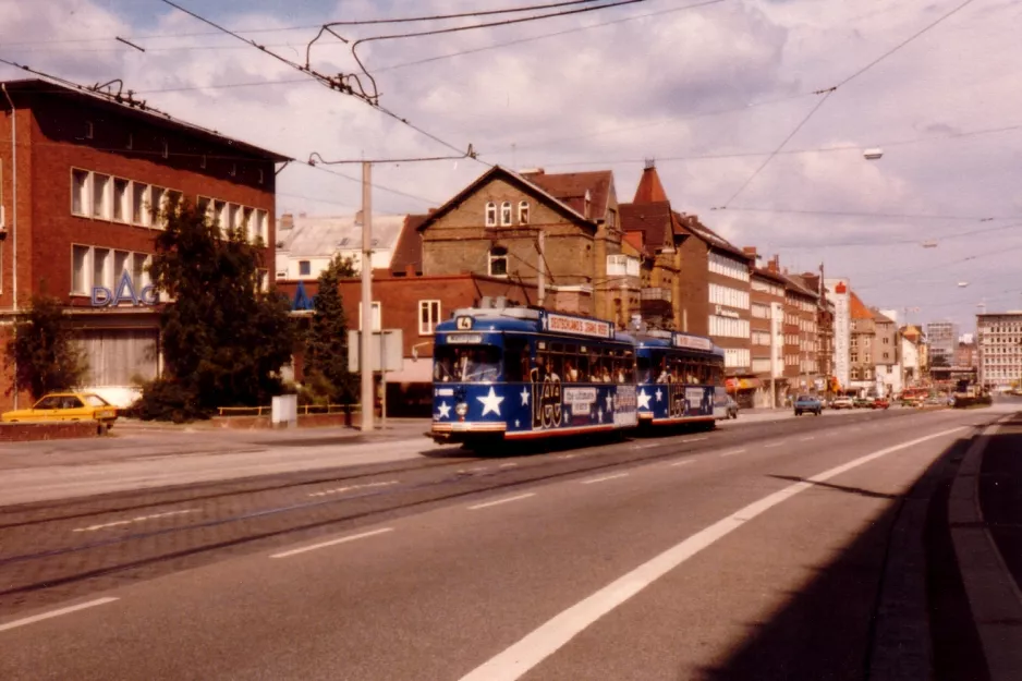 Kiel Straßenbahnlinie 4 mit Triebwagen 242 auf Sophienblatt (1981)