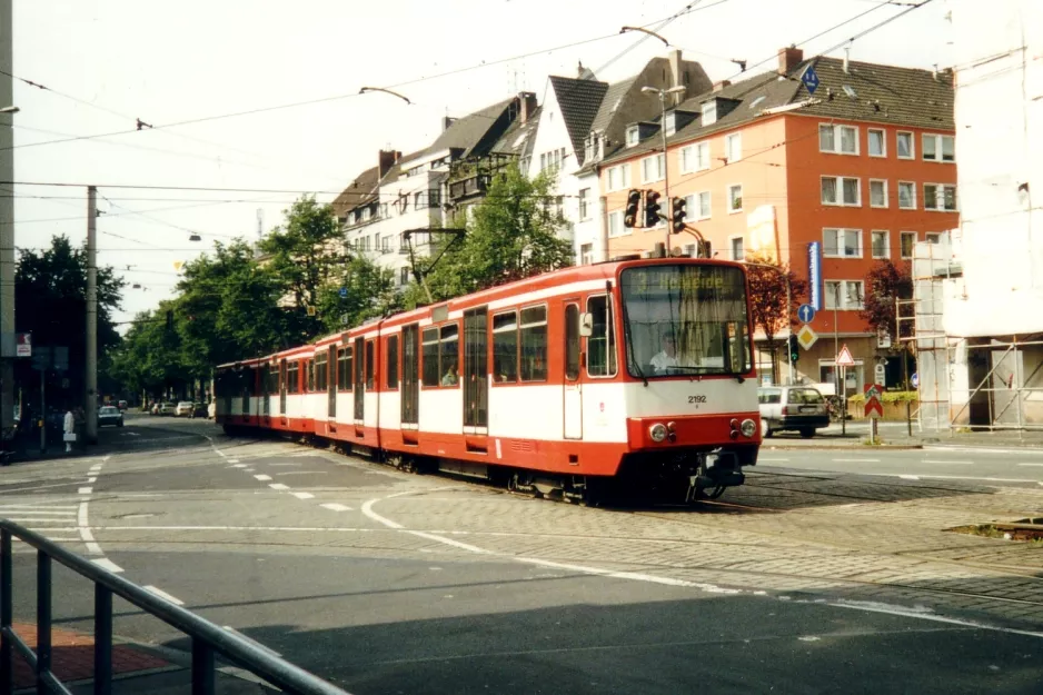 Köln Straßenbahnlinie 3 mit Gelenkwagen 2192 in der Kreuzung Justinianstraße/Deutz-Kalker Straße/Gotenring/Deutzer Freiheit (2002)