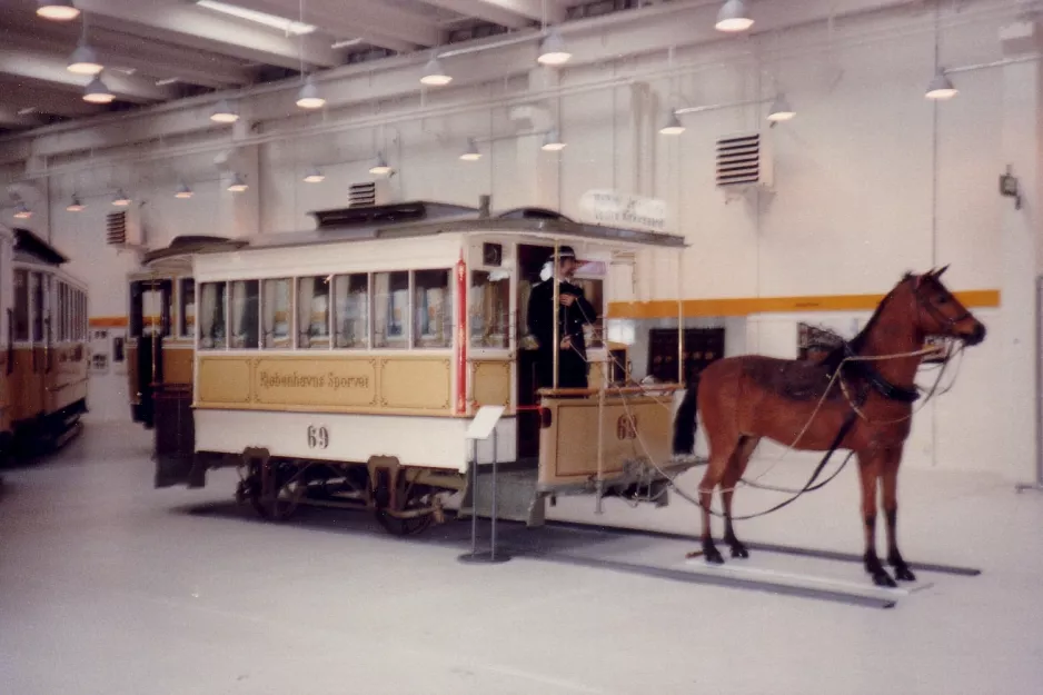 Kopenhagen Pferdestraßenbahnwagen 69 "Hønen" im HT Museum (1984)