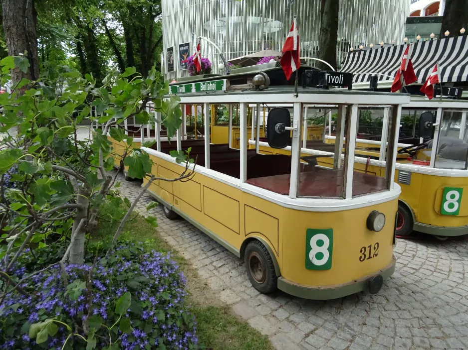 Kopenhagen Tivoli Linie 8 mit Modell Triebwagen 312  (2019)