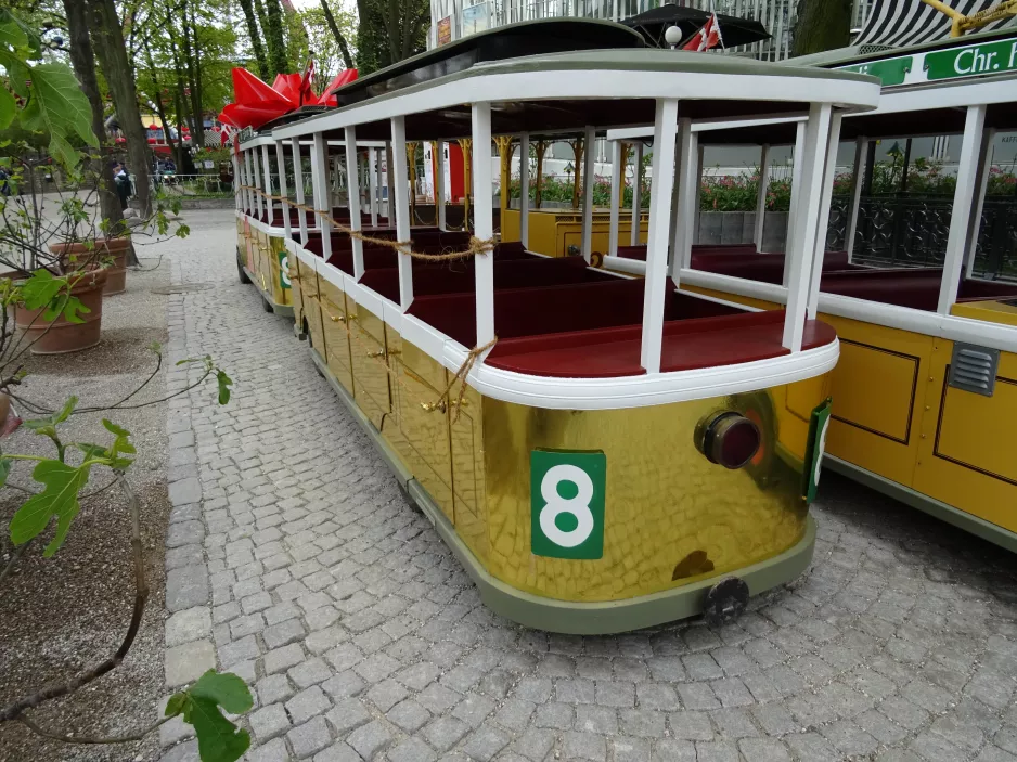 Kopenhagen Tivoli mit Modell Beiwagen 312 am Linie 8 (2018)