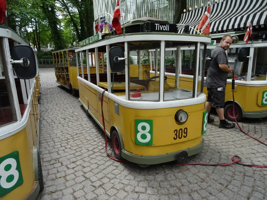 Kopenhagen Tivoli mit Modell Triebwagen 309 am Linie 8 (2019)