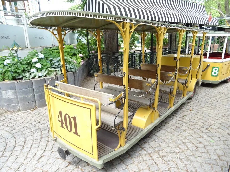 Kopenhagen Tivoli mit Offen Modell Beiwagen 401 am Linie 8 (2019)