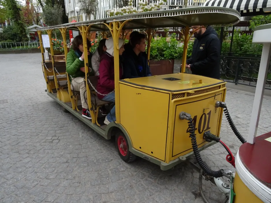 Kopenhagen Tivoli mit Offen Modell Beiwagen 401 am Linie 8 (2024)