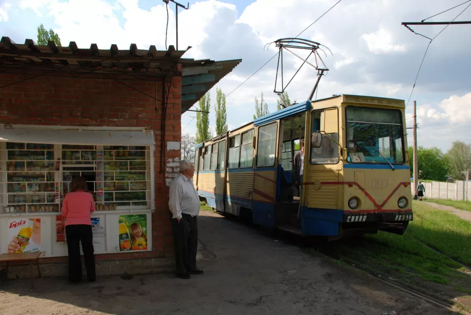 Kostjantyniwka Straßenbahnlinie 3 mit Triebwagen 007 am Tsentralnyy rynok (2011)