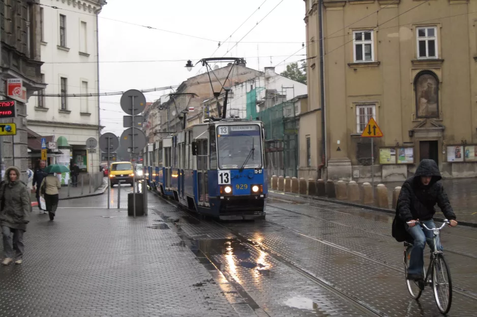 Krakau Straßenbahnlinie 13 mit Triebwagen 929nah Plac Wolnica (2011)