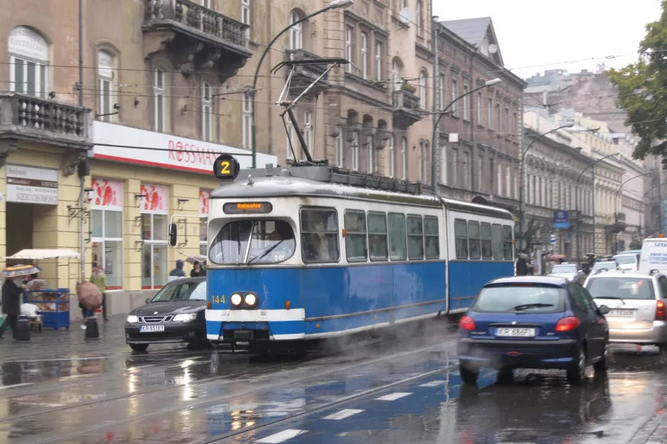 Krakau Straßenbahnlinie 2 mit Gelenkwagen 144 am Teatr Bagatela (2011)