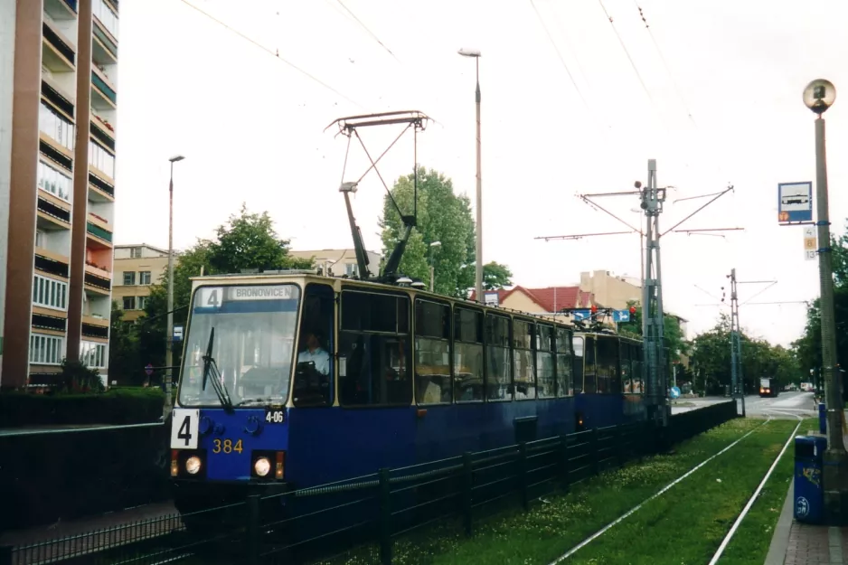 Krakau Straßenbahnlinie 4 mit Triebwagen 384 am Bronowice (2004)