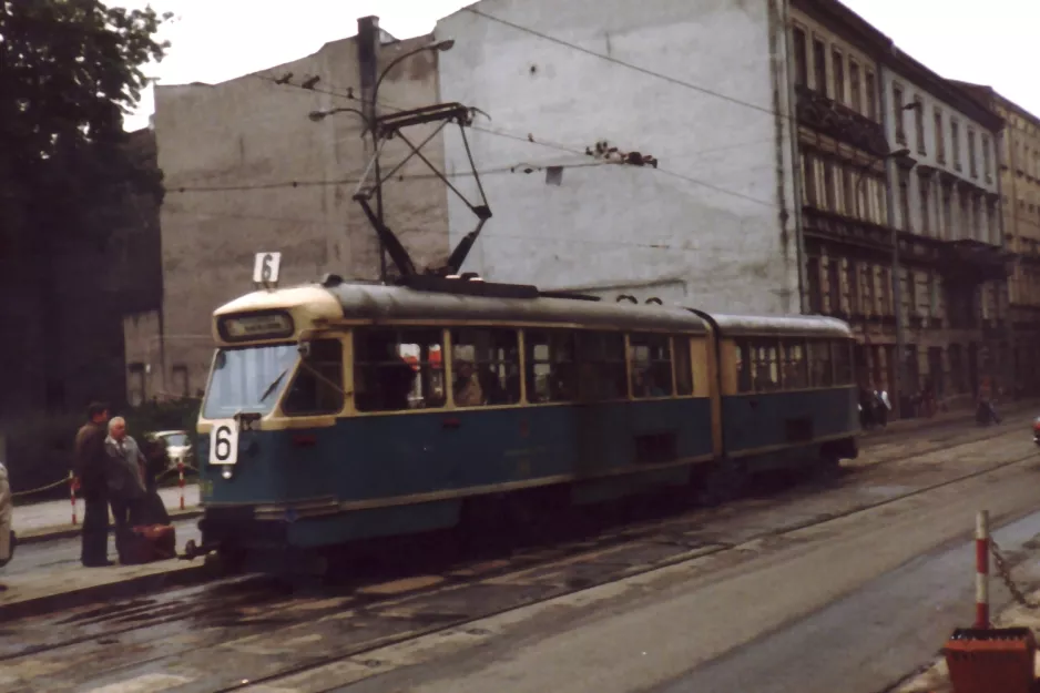 Krakau Zusätzliche Linie 6 mit Gelenkwagen 248 auf Uliga Zwierzyniecka (1984)