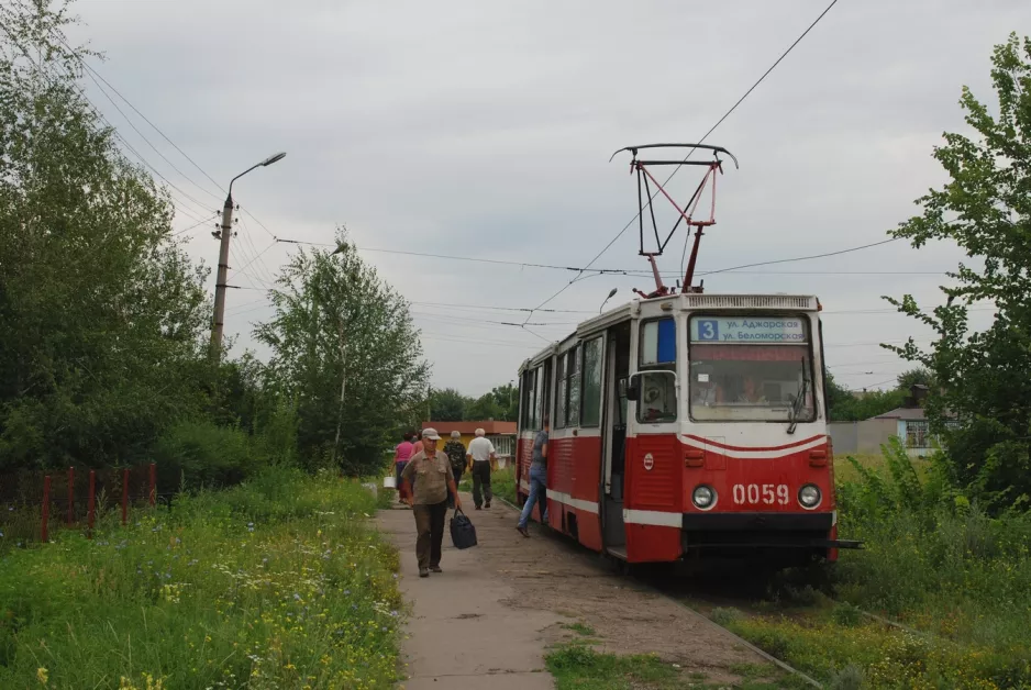 Kramatorsk Straßenbahnlinie 3 mit Triebwagen 0059 auf Tytova Street (2012)
