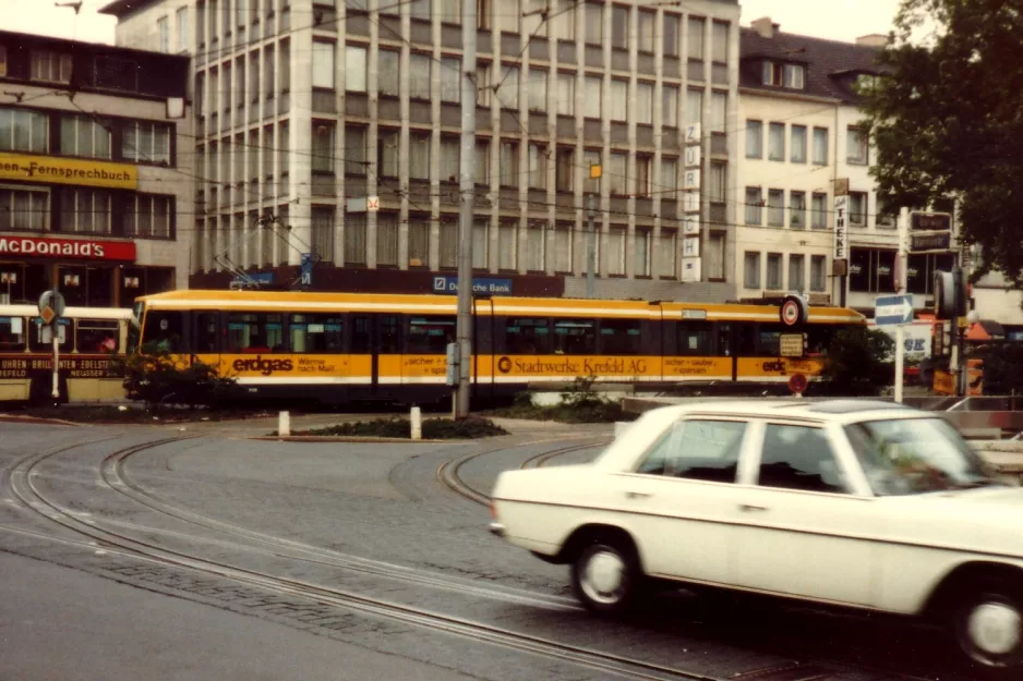 Krefeld in der Kreuzung Ostwall/Am Hauptbahnhof (1981)
