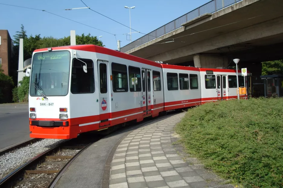 Krefeld Straßenbahnlinie 043 mit Gelenkwagen 847 "Verberg" am Tackheide (2010)