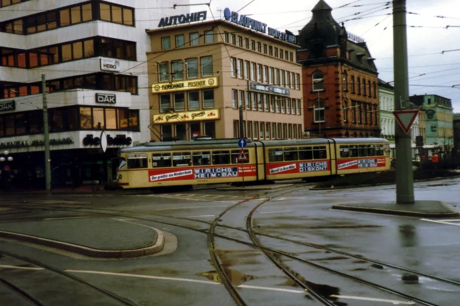 Krefeld Straßenbahnlinie 044 in der Kreuzung Ostwall/Am Hauptbahnhof (1988)