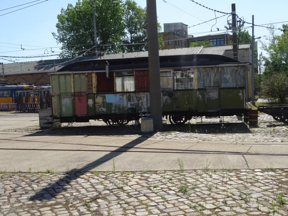 Leipzig Beiwagen 5671 vor Apelstraße 1 (2023)