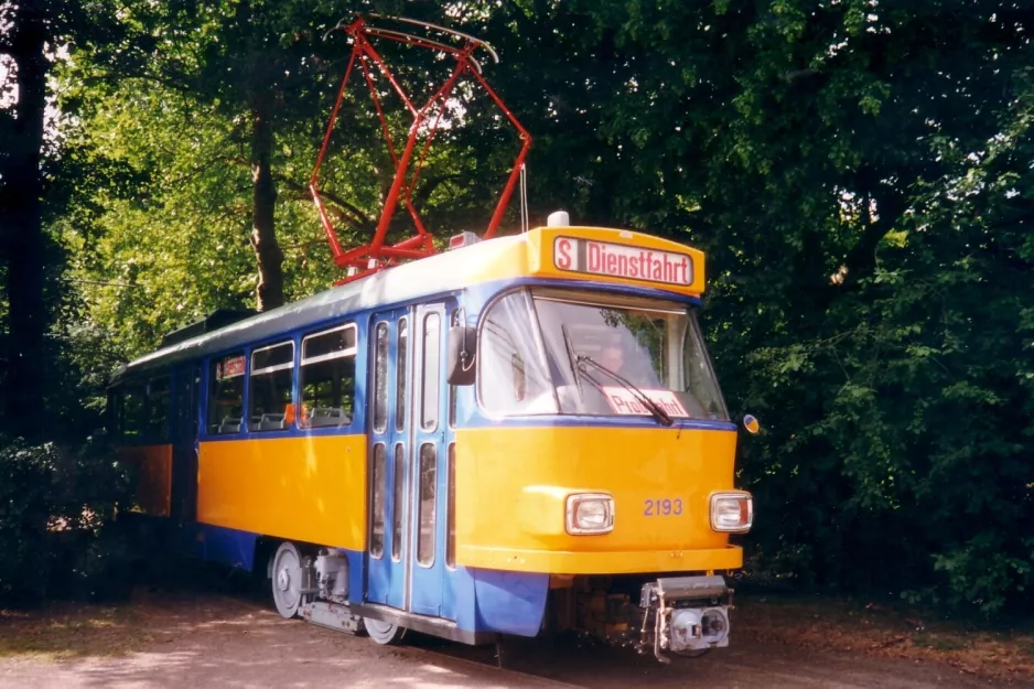 Leipzig Triebwagen 2193 am Völkerschlachtdenkmal (2001)
