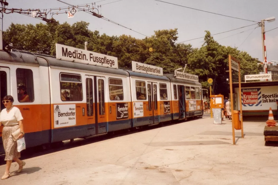 Linz Straßenbahnlinie 1 am Blumauerplatz (1982)