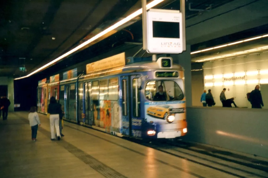 Linz Straßenbahnlinie 3 mit Gelenkwagen 74 am Hauptbahnhof (2004)
