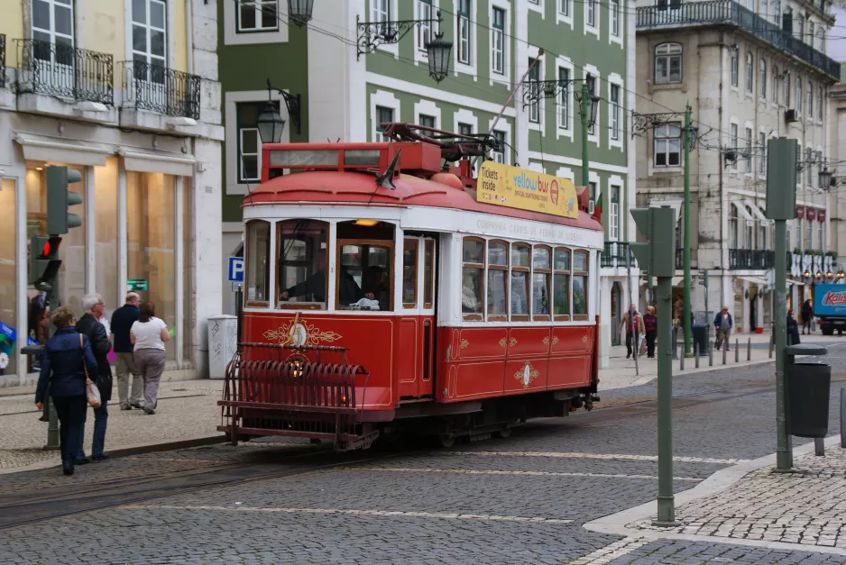 Lissabon Colinas Tour mit Triebwagen 5 auf Praça Figueira (2013)