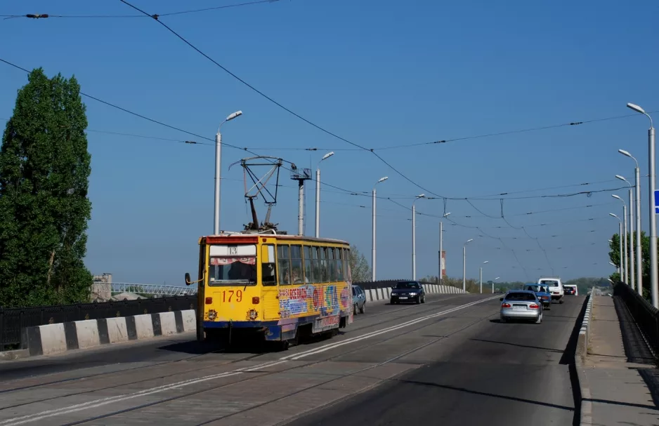 Luhansk Straßenbahnlinie 13 mit Triebwagen 179 auf 7-a line (2011)