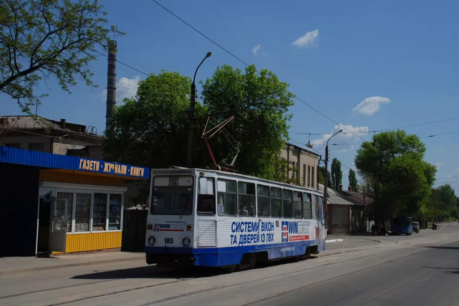 Luhansk Straßenbahnlinie 6 mit Triebwagen 185 auf Frunze Ulitsa (2011)