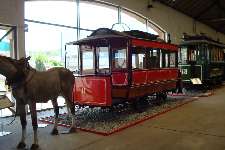 Lüttich Pferdestraßenbahnwagen 11 im Musée des Transports en Commun (2010)