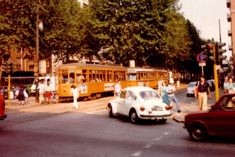 Mailand Straßenbahnlinie 33 mit Triebwagen 1828 auf Viale Certosa / Viale le Serra (1981)