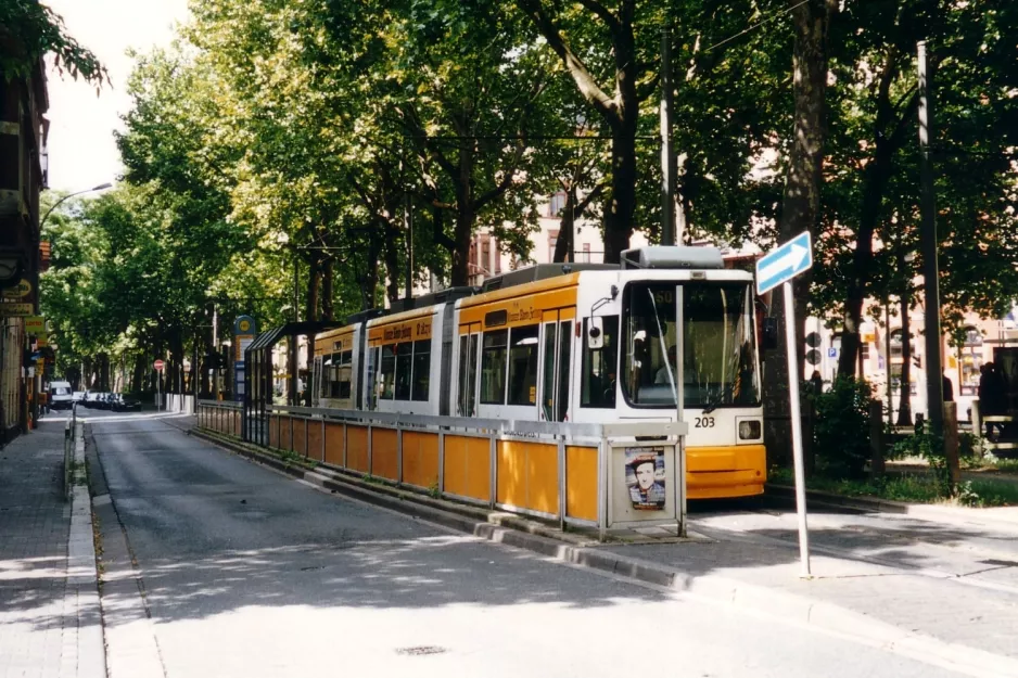 Mainz Straßenbahnlinie 50 mit Niederflurgelenkwagen 203 am Lessingstraße (2003)