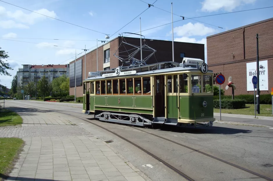 Malmö Museispårvägen mit Museumswagen 20 in der Kreuzung Malmöhusvägen/Banérskajen (2009)