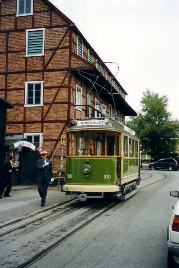 Malmö Museispårvägen mit Triebwagen 100 am Banérskajen Lyrebøjlen eingeschaltet wird (2003)