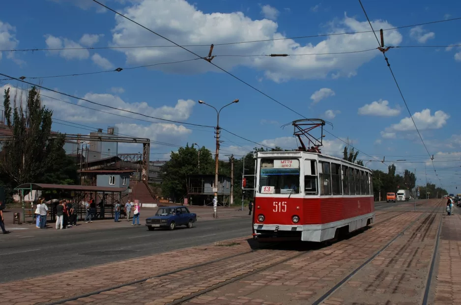 Mariupol Straßenbahnlinie 13 mit Triebwagen 515 auf Prospekt Illicha (2012)