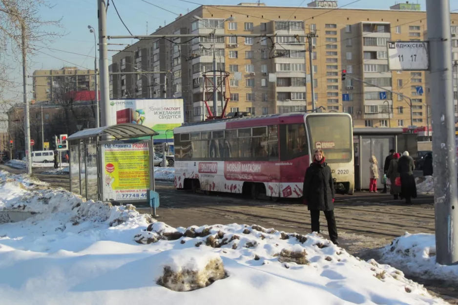 Moskau Straßenbahnlinie 17 mit Triebwagen 2020 am Yaroslavskaya St (2012)