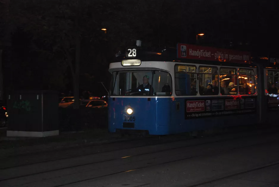 München Veranstaltungslinie 28 mit Gelenkwagen 2005 am Ottostraße (2014)