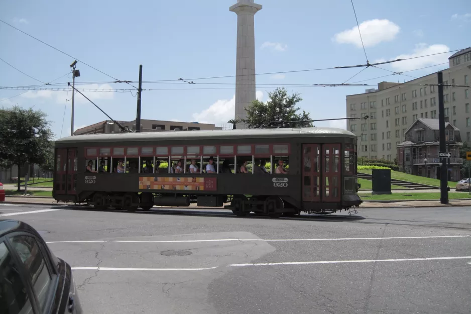 New Orleans Linie 12 St. Charles Streetcar mit Triebwagen 920nah Howard / Carondelet (2010)