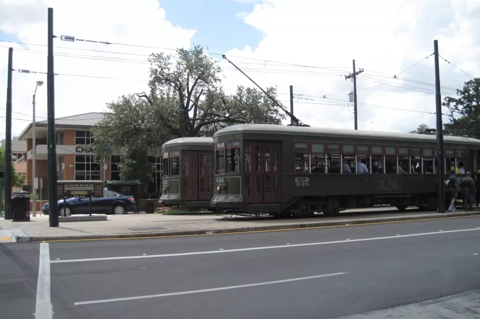 New Orleans Linie 12 St. Charles Streetcar mit Triebwagen 932nah S Claiborne (2010)