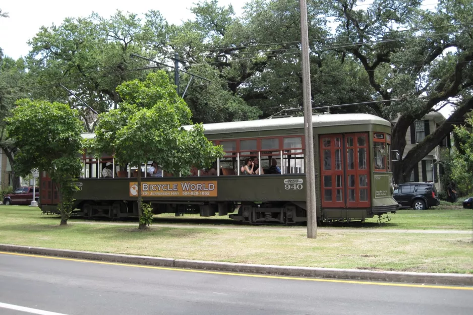 New Orleans Linie 12 St. Charles Streetcar mit Triebwagen 940nah S Carrollton / Spruce (2010)