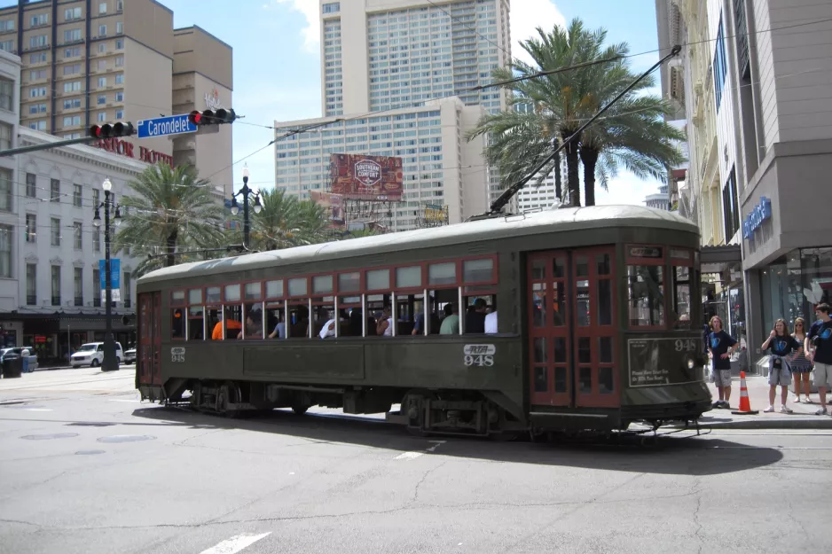 New Orleans Linie 12 St. Charles Streetcar mit Triebwagen 948 am Canal / Carondelet (2010)