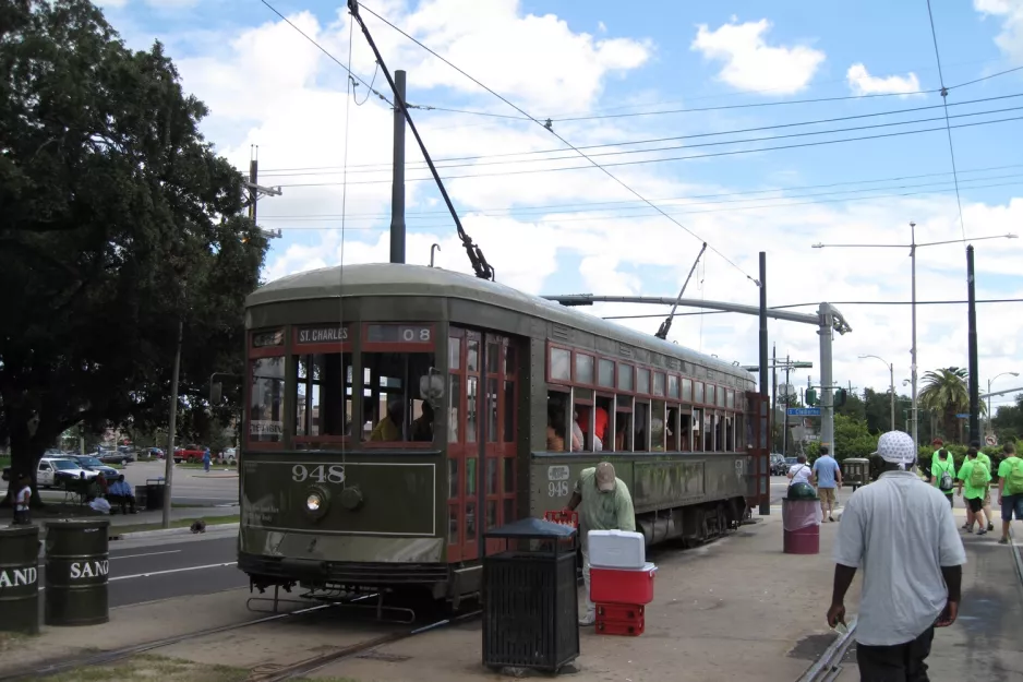 New Orleans Linie 12 St. Charles Streetcar mit Triebwagen 948 am Carrollton  S. Claiborne Avenue (2010)