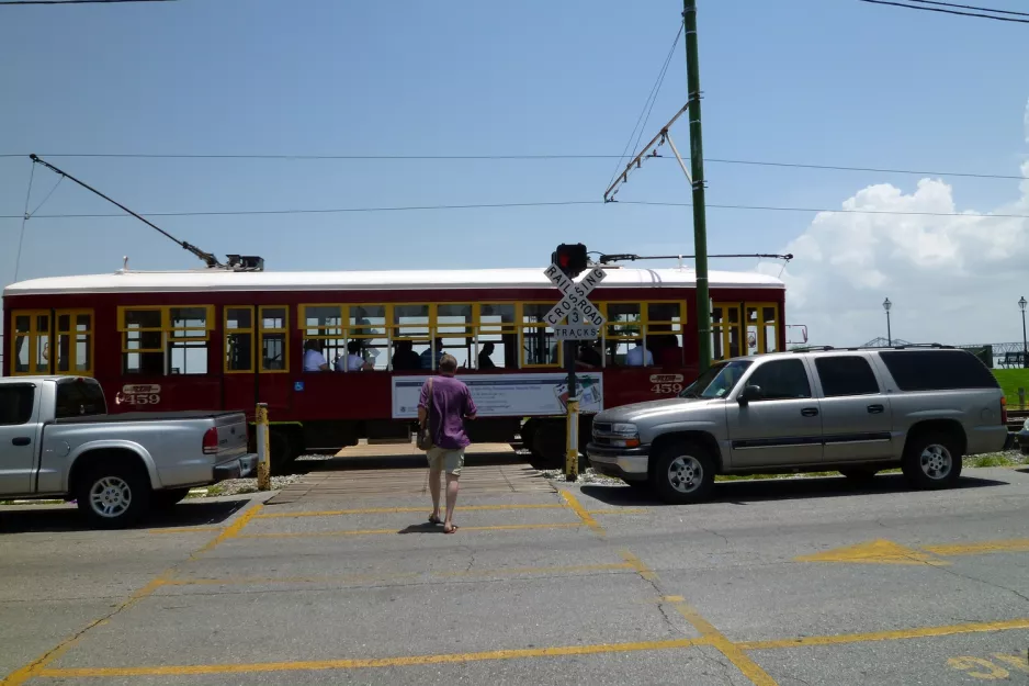 New Orleans Linie 2 Riverfront mit Triebwagen 459 am Bienville St. (2010)