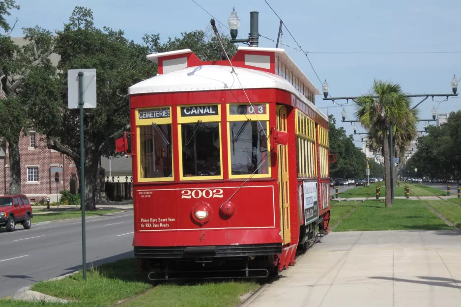 New Orleans Linie 47 Canal Streetcar mit Triebwagen 2002nah N Carrollton / Dumaine (2010)