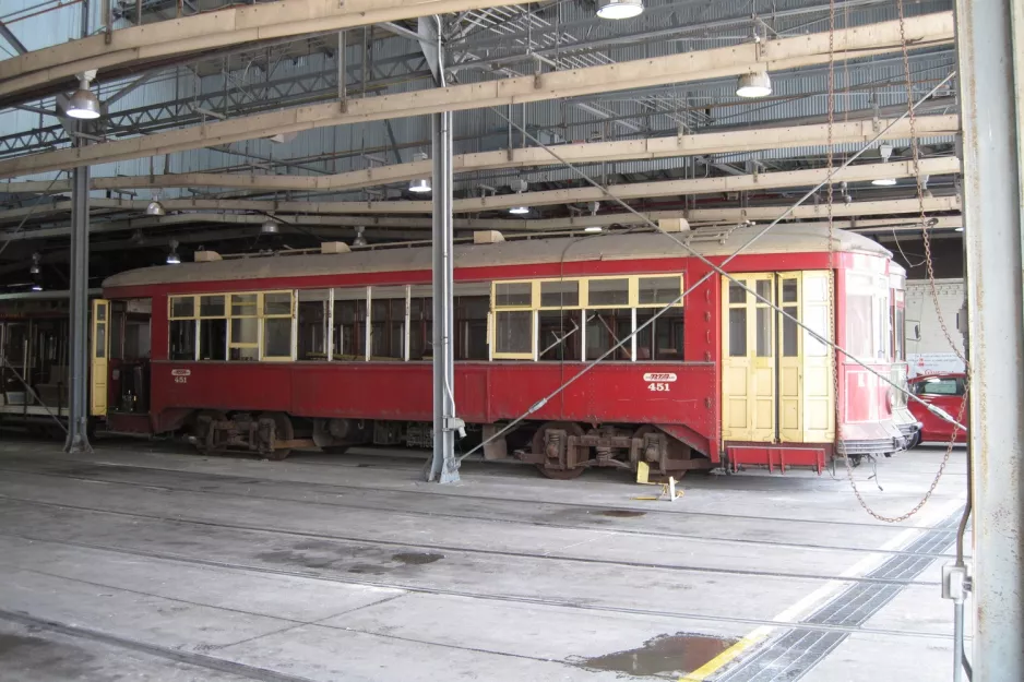 New Orleans Triebwagen 451 innen Willow St (2010)