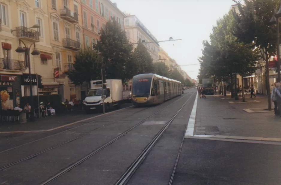 Nizza Straßenbahnlinie 1 auf Avenue Jean Médecin (2016)