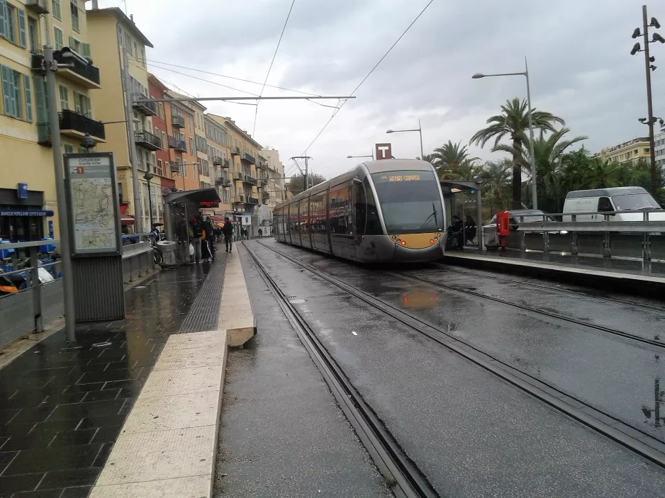 Nizza Straßenbahnlinie 1 mit Niederflurgelenkwagen 022 am Cathédrale Vielle Ville (2016)