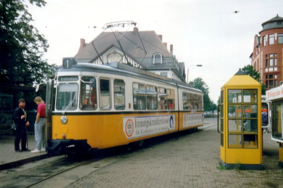 Nordhausen Straßenbahnlinie 1 mit Gelenkwagen 77 am Bahnhofsplatz (1993)