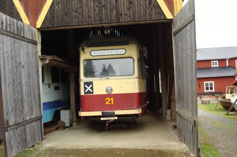 Nordingrå Triebwagen 21 innen Car barn (2012)