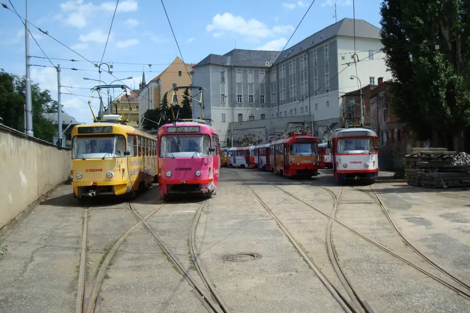 Olmütz Triebwagen 148 am Ulice Koźlužská (2008)