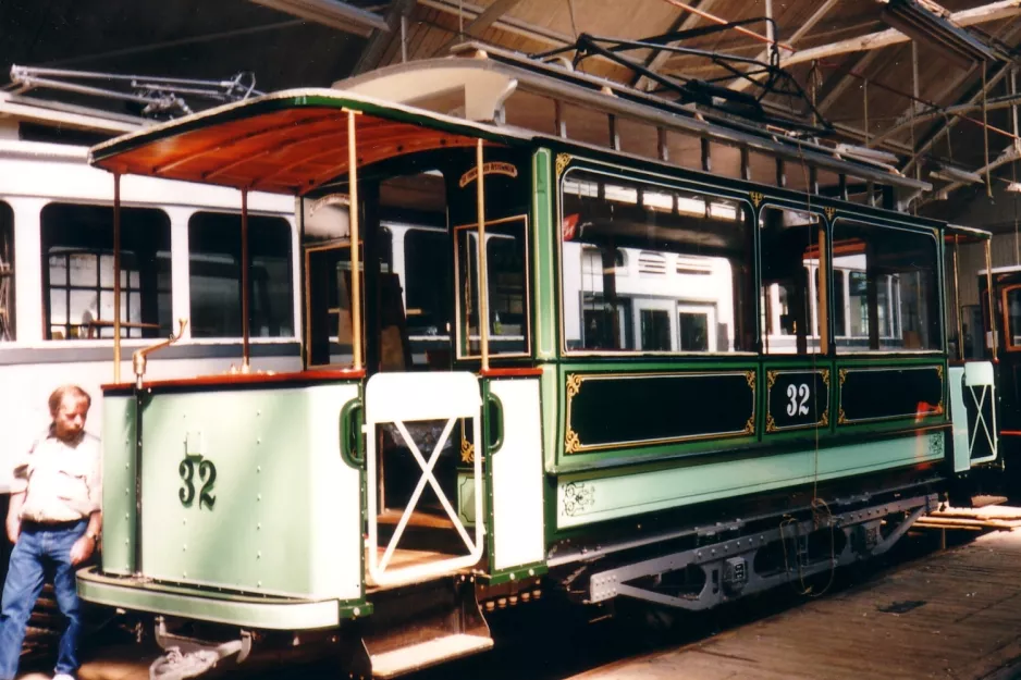 Oslo Triebwagen 32 innen Sagene Remise (1995)